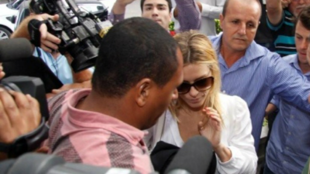 Carolina Dieckmann chega à Delegacia de Repressão aos Crimes de Informática, no Rio Carolina Dieckmann chega à Delegacia de Repressão aos Crimes de Informática, no Rio