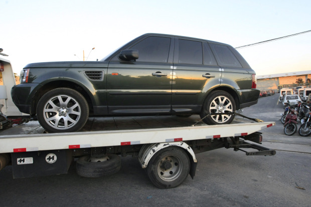 O Land Rover do goleiro Bruno, onde foram encontrados sangue de Eliza e de um homem: pol&iacute;cia rastreou uma s&eacute;rie de endere&ccedil;os por onde o carro circulou no per&iacute;odo em que Eliza esteve em c&aacute;rcere privado.