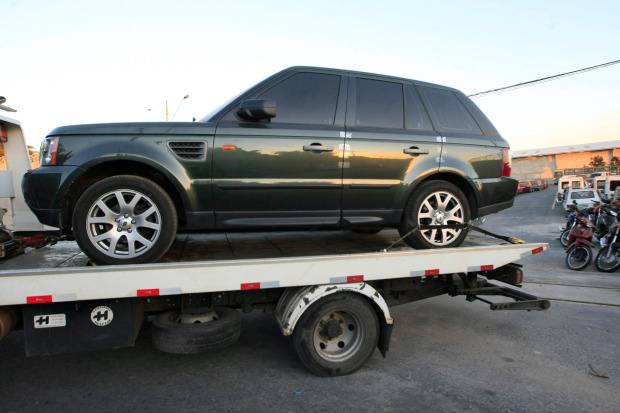 O Land Rover do goleiro Bruno, onde foram encontrados sangue de Eliza e de um homem: pol&iacute;cia rastreou uma s&eacute;rie de endere&ccedil;os por onde o carro circulou no per&iacute;odo em que Eliza esteve em c&aacute;rcere privado.