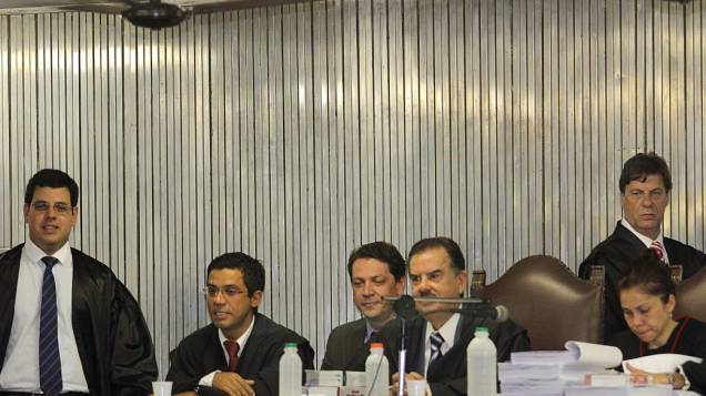 Advogados da promotoria no terceiro dia de julgamento de Lindemberg Alves Fernandes Advogados da promotoria no terceiro dia de julgamento de Lindemberg Alves Fernandes