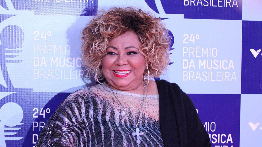 Internada, a cantora Alcione passou por cateterismo