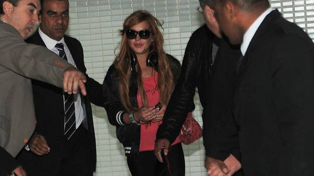 Lindsay Lohan desembarca no aerporto de Guarulhos. A atriz vem ao país para divulgar a grife de roupas John John Lindsay Lohan desembarca no aerporto de Guarulhos. A atriz vem ao país para divulgar a grife de roupas John John