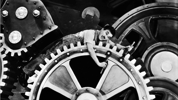 charlie-chaplin-em-cena-do-filme-tempos-modernos-original.jpeg Charlie Chaplin em cena do filme 'Tempos Modernos'