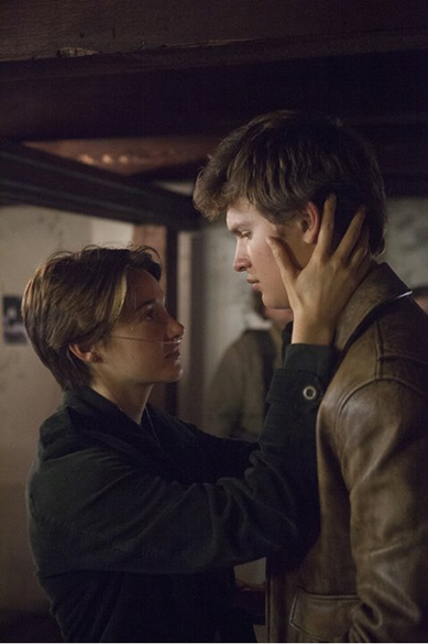 Os atores Shailene Woodley e Ansel Elgort em cena do filme A Culpa É das Estrelas Os atores Shailene Woodley e Ansel Elgort em cena do filme A Culpa É das Estrelas