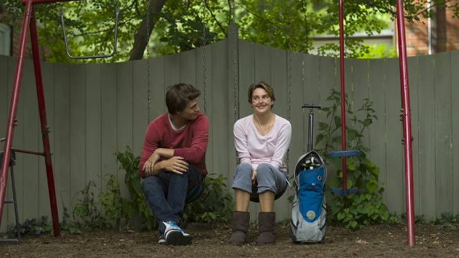 Shailene Woodley e Ansel Elgort no filme A Culpa É das Estrelas