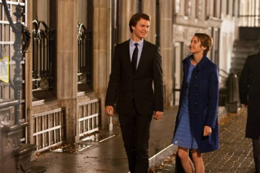 Shailene Woodley e Ansel Elgort no filme A Culpa É das Estrelas