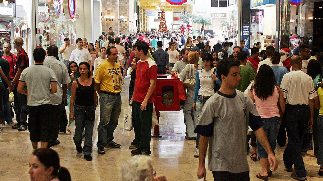 Dia das Mães deve movimentar R$ 17 bilhões em 2026, aponta pesquisa Abecs/Datafolha