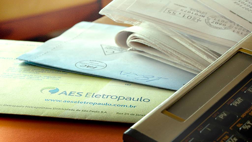 Serasa lança calculadora de IPVA e guia para facilitar pagamento em 2025