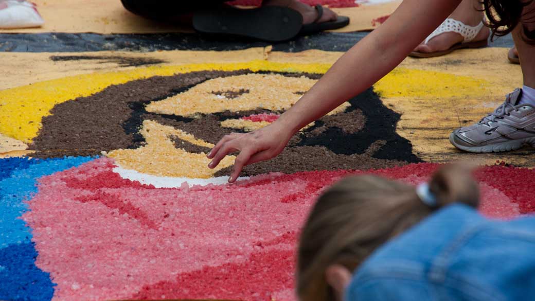 Entenda o que é a dolomita, material usado nos tapetes de Corpus Christi
