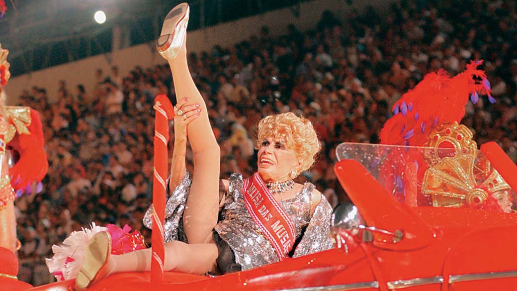 Seis saborosas curiosidades da vida de Dercy Gonçalves, segundo biógrafa