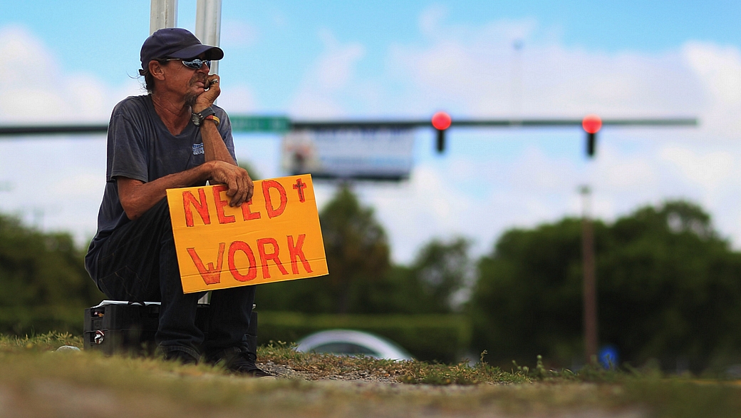 morador do Pompano Beach, na Flória, em busca de emprego