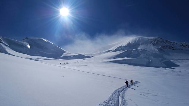 A família Lemann freqüenta um chalé próximo à elegante estação de esqui de Esqui de ST Moritz A família Lemann freqüenta um chalé próximo à elegante estação de esqui de Esqui de ST Moritz