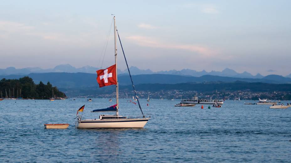 No lago Zurique vivem celebridades como Tina Turner e endinheirados europeus