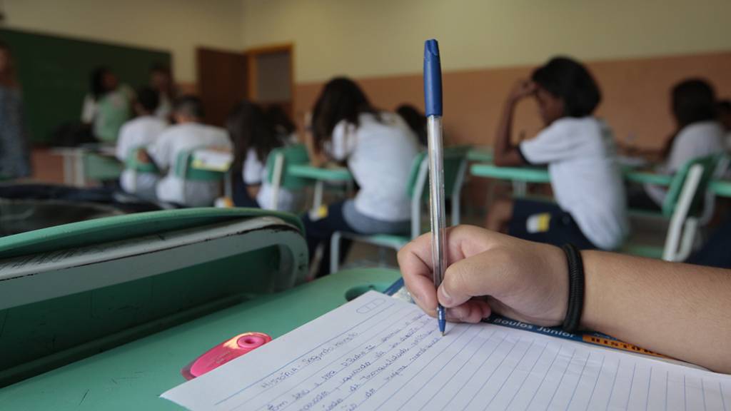 Fim do ano letivo intensifica ansiedade entre estudantes, aponta especialista