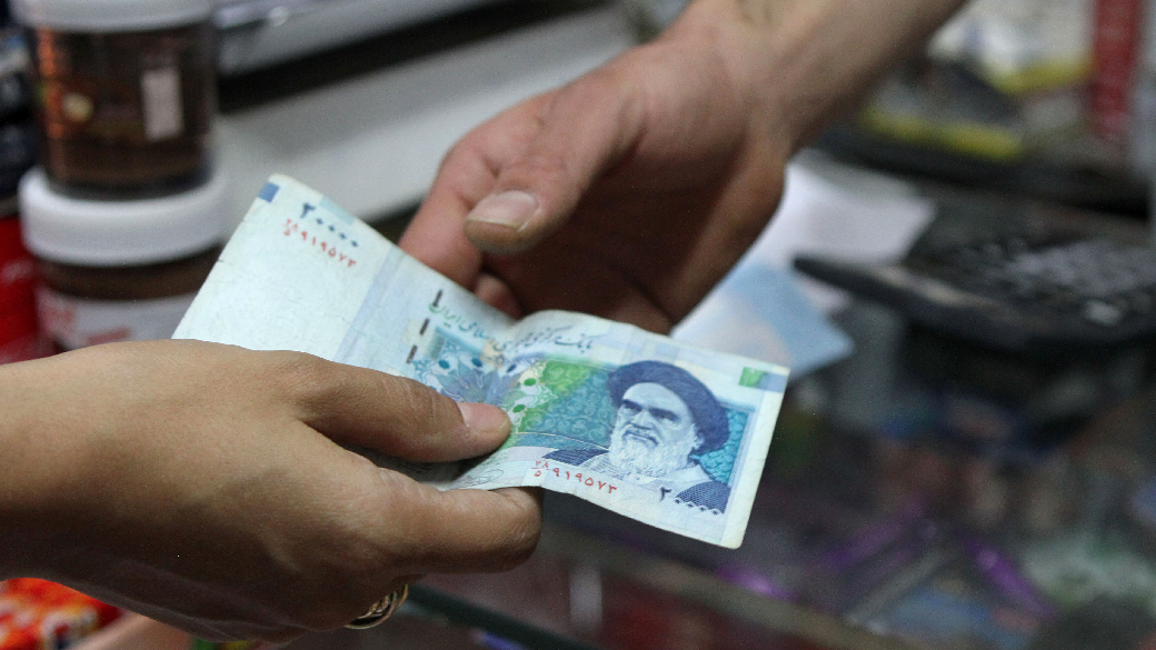 Rial atinge mínima histórica; o que isso revela sobre o Irã em guerra