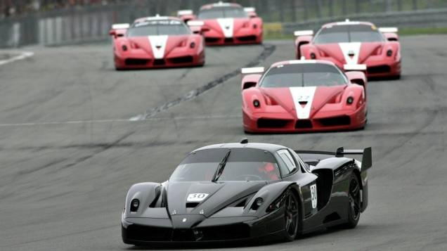 <br><br> Ferrari FXX: versão de pista da Enzo, é a única produzida na cor preta <br><br> Ferrari FXX: versão de pista da Enzo, é a única produzida na cor preta