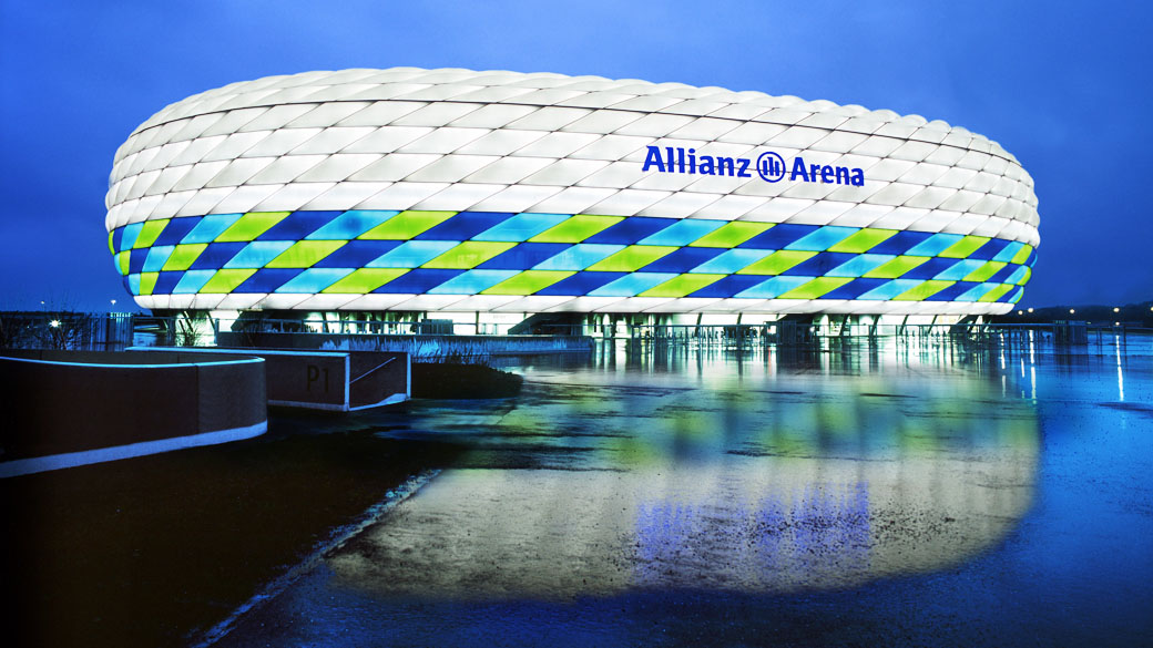 A Allianz Arena, localizado ao norte de Munique, palco da abertura da Copa do Mundo de 2006 e da final da Liga dos Campeões de 2012