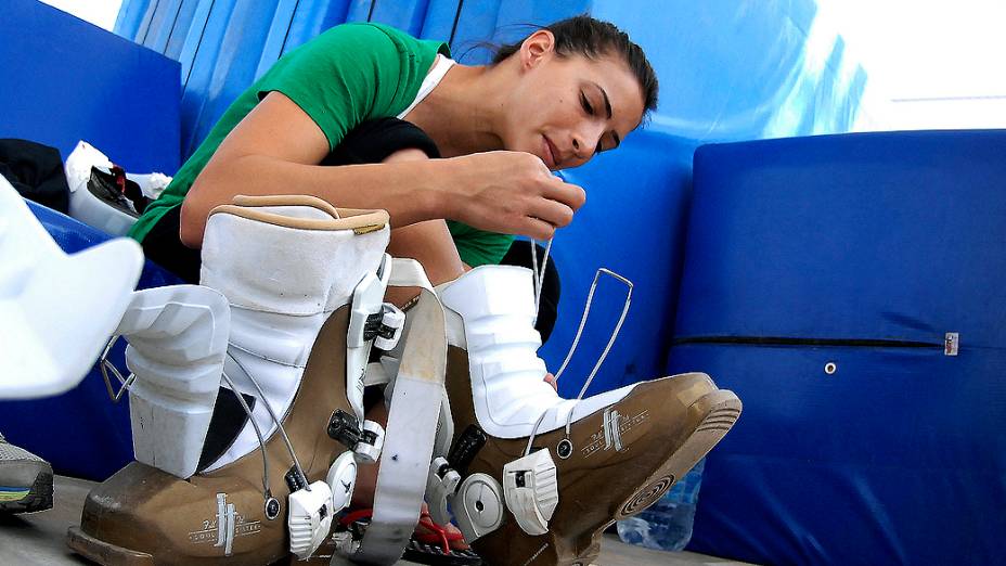 Lais Souza, durante treino de esqui em São Roque (SP), em outubro de 2013