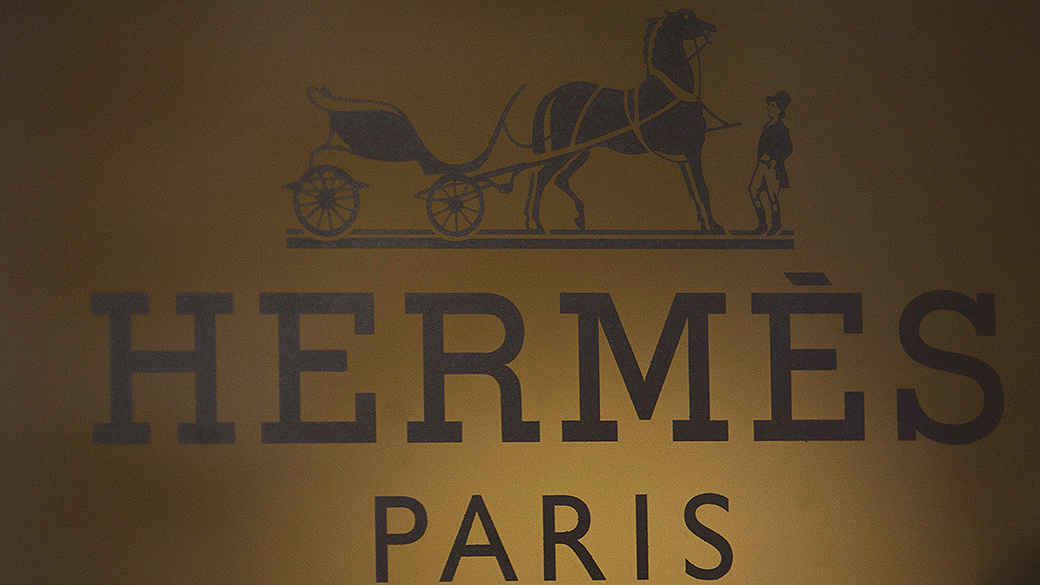 Hermés - Fabricante francesa de produtos de vestimenta de luxo e arreios para cavalos