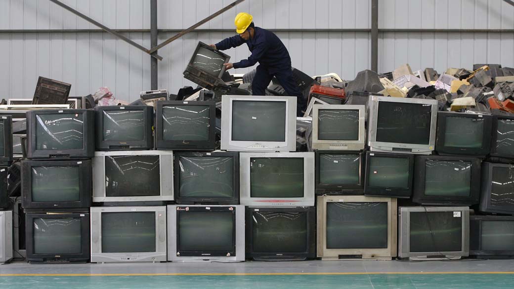 Brasil gera 2,4 milhões de toneladas de lixo eletrônico por ano