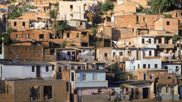 Em 1990, miseráveis invadiam as grandes cidades do país
