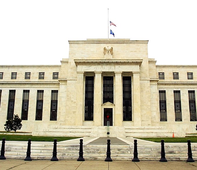 Livro Bege do Fed aponta economia resiliente nos EUA, mas guerra acende alerta