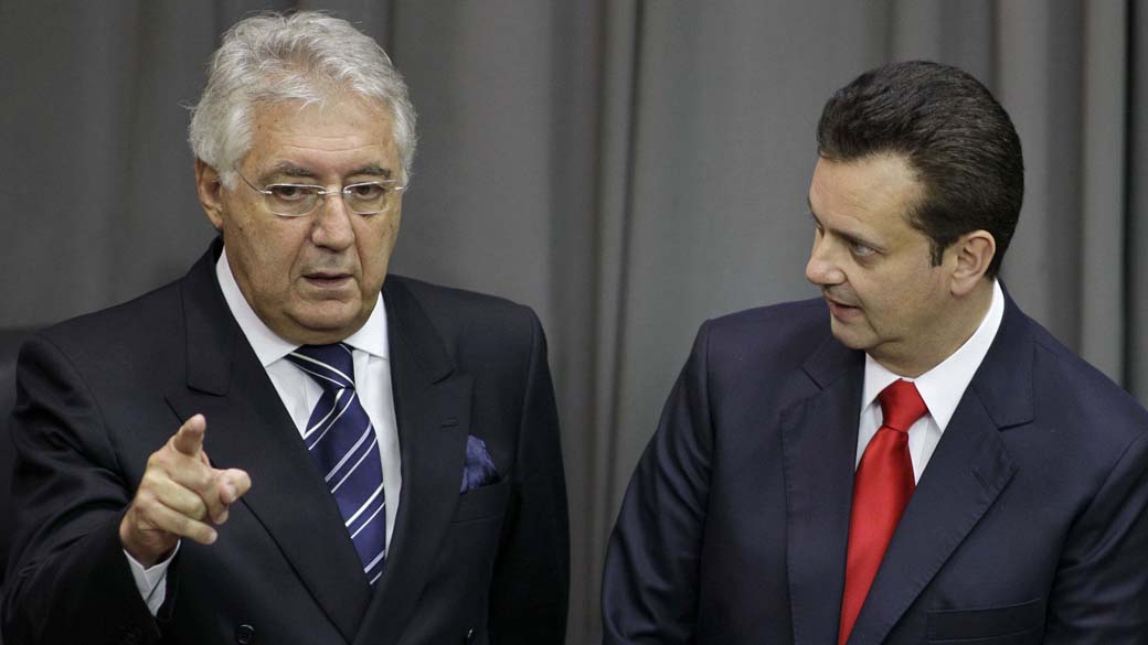 Gilberto Kassab e Afif Domingos durante evento de recolhimento de assinaturas para criação do novo partido PSD