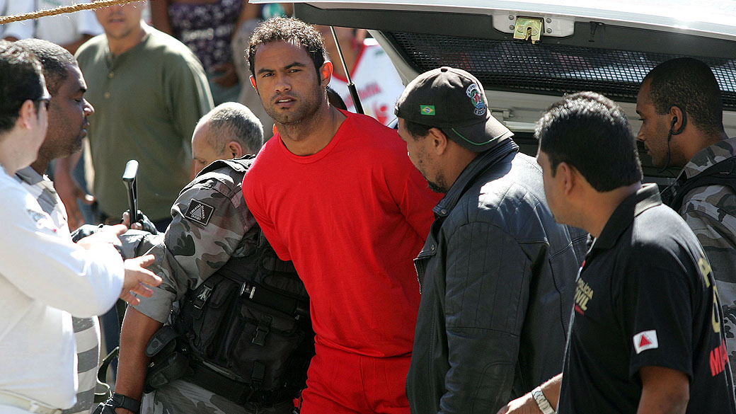 O goleiro Bruno, chegando no Departamento de Investiga&ccedil;&otilde;es, em Belo Horizonte, em 09/07/2010
