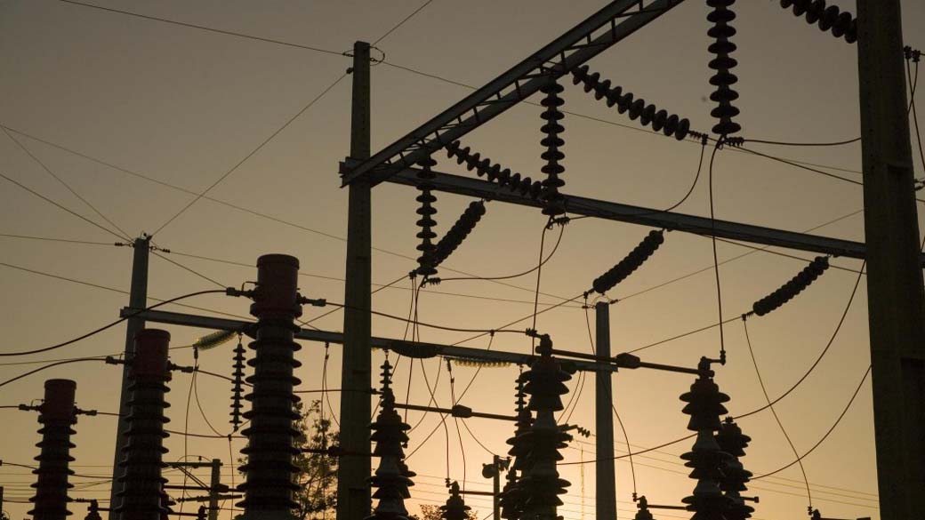 Ações das empresas de energia disparam mesmo com crise hídrica. Por quê?