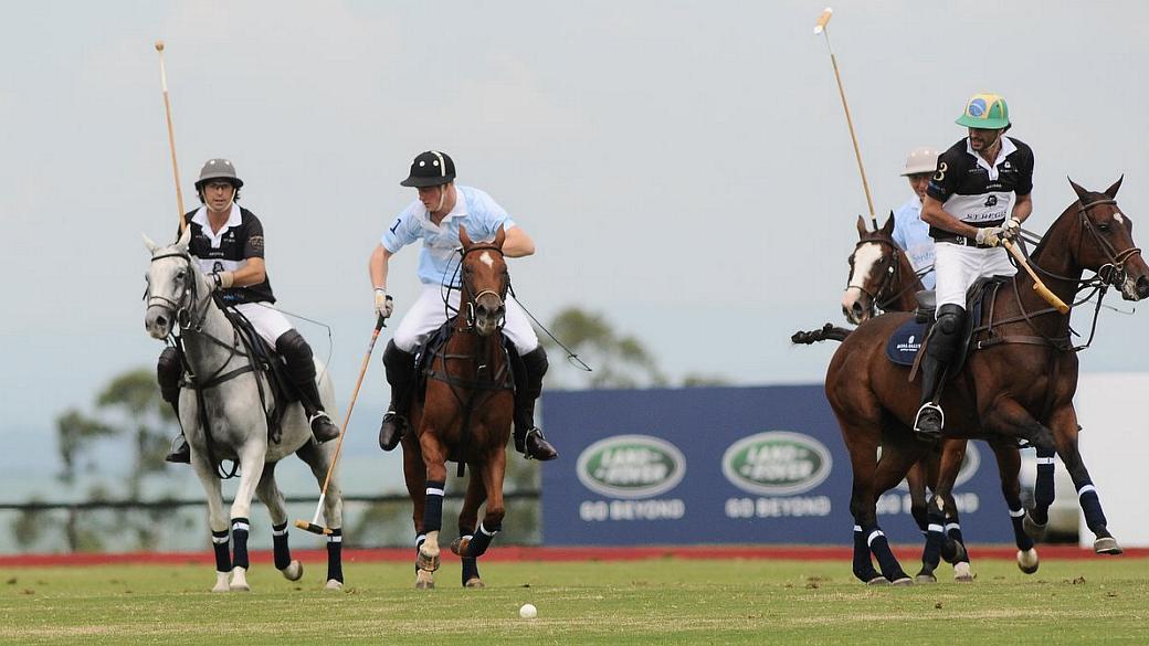 O príncipe Harry durante jogo de polo em Campinas, no interior de São Paulo