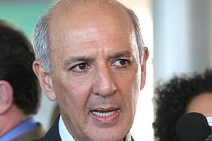 Ex-governador Arruda retoma direitos políticos e embaralha eleição no DF