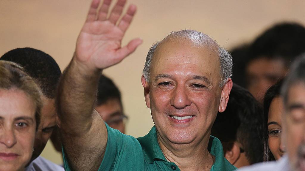 Dez anos após o mensalão e o panetone, Arruda cai na folia