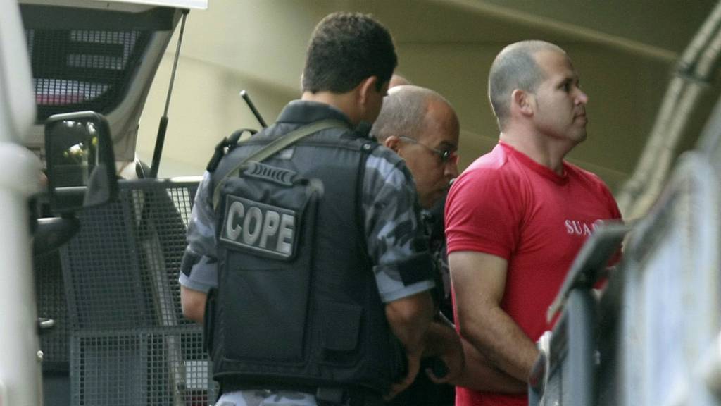 Luiz Henrique Rom&atilde;o, o Macarr&atilde;o, chega ao f&oacute;rum, onde ser&aacute; julgado