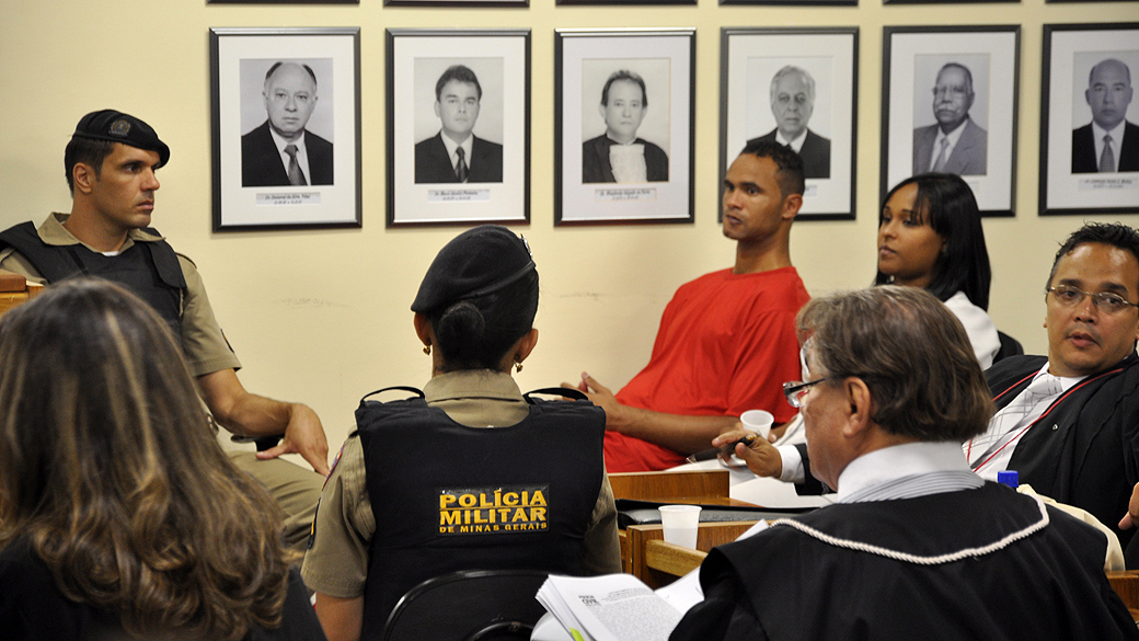 Goleiro Bruno na sala de audi&ecirc;ncia do F&oacute;rum de Contagem, Minas Gerais durante o julgamento sobre o assassinato de Eliza Samudio