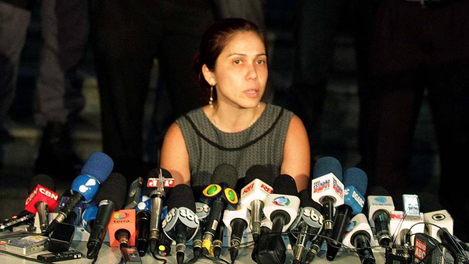 A promotora Daniela Hashimoto durante coletiva de imprensa em frente ao fórum de Santo André após julgamento de Lindemberg