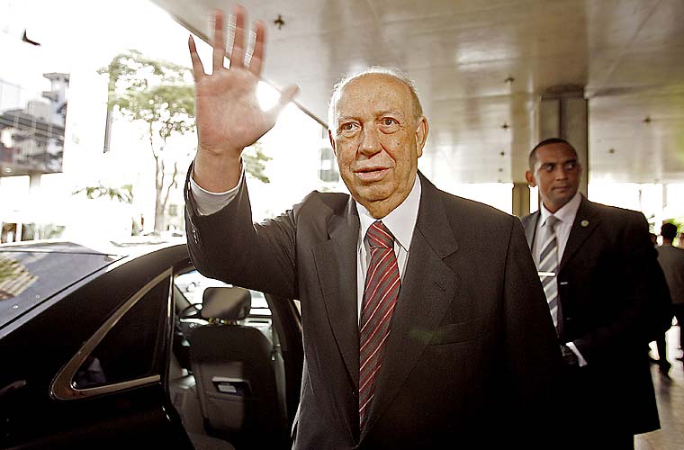 O vice-presidente José de Alencar luta contra um câncer no abdômen há 13 anos.