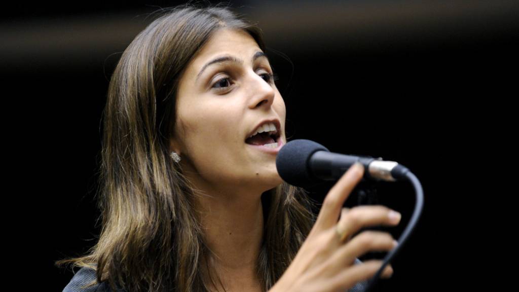 Manuela D’Ávila se filia ao PSOL após um ano sem partido para disputar Senado pelo RS