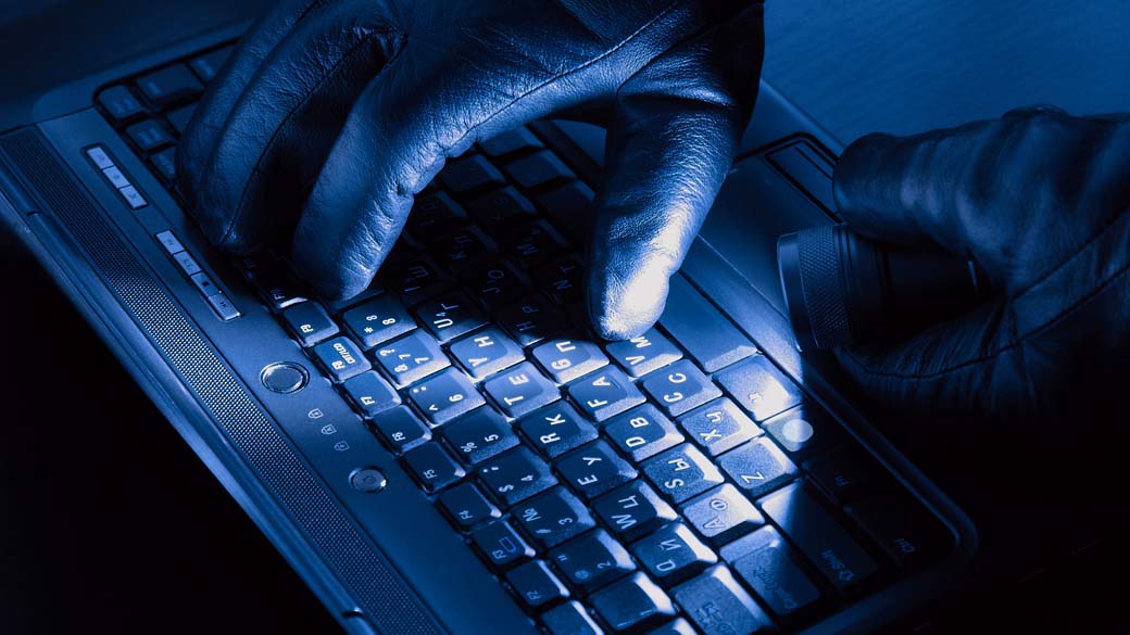Mãos de um hacker