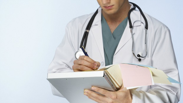 A maioria dos médicos estrangeiros no Brasil são bolivianos (880), seguidos dos peruanos (401), colombianos (264) e cubanos (216)