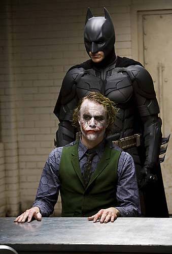 melhores-bilheterias-04-original.jpeg O longa de Christopher Nolan Batman: O Cavaleiro das Trevas lucrou pouco mais de 1 bilhão de dólares.