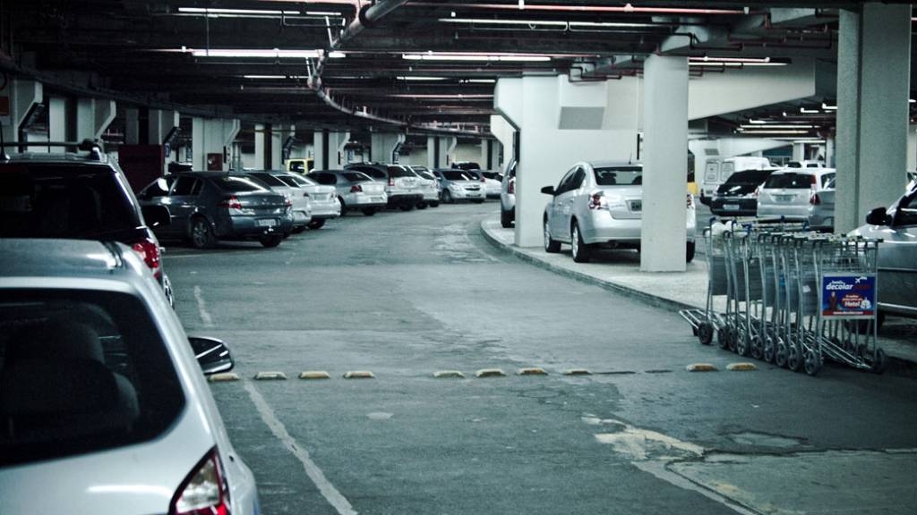 Motorista perde BMW em garagem – por seis meses