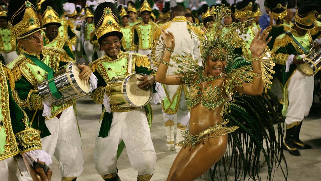 Quitéria Chagas, em desfile da Escola de Samba Império Serrano, na Marquês de Sapucaí, na cidade do Rio de Janeiro