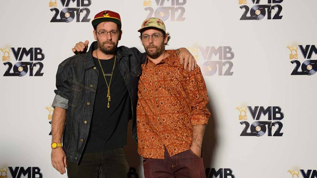 os-gemeos-vmb-2012-segunda-remessa-210912-07-original.jpeg A dupla de artistas Os Gêmeos, Gustavo e Otavio Pandolfo, chega ao VMB 2012, em São Paulo