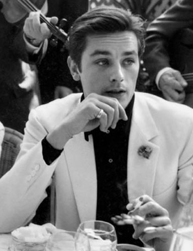 os-mais-bem-vestidos-01-original.jpeg O ator francês Alain Delon.