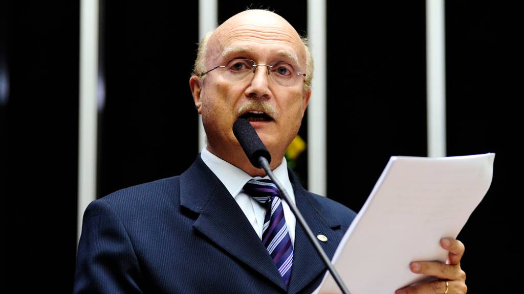 Serraglio reitera que sofreu pressão de Aécio para nomear delegado da PF