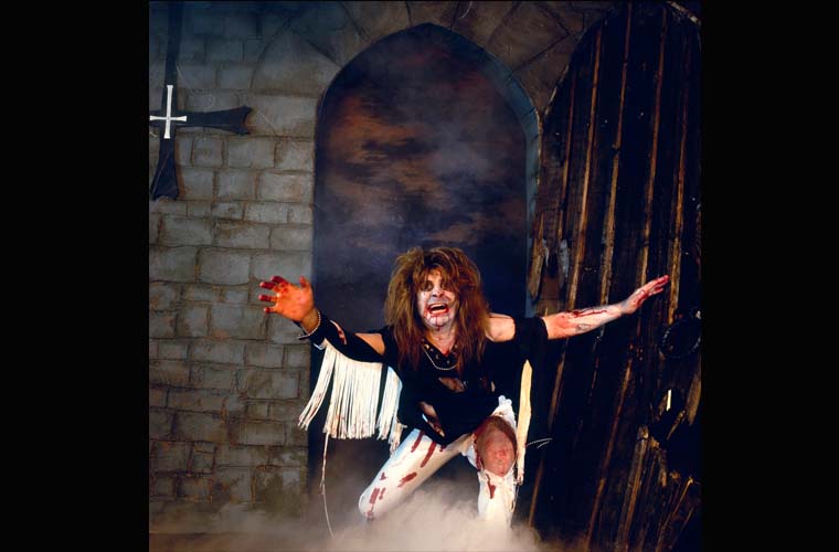 Durante sessão de fotos para a capa de seu álbum Diary of a Madman, de 1981 - Durante sessão de fotos para a capa de seu álbum Diary of a Madman, de 1981 -