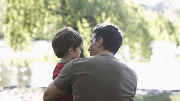 Espanha equipara licenças-maternidade e paternidade, benefício que destoa até na Europa