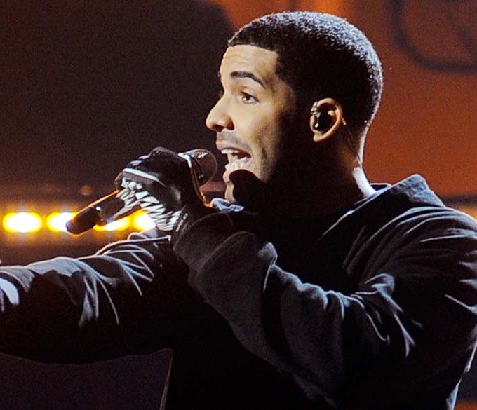 Drake é processado por promover jogo de apostas ilegal