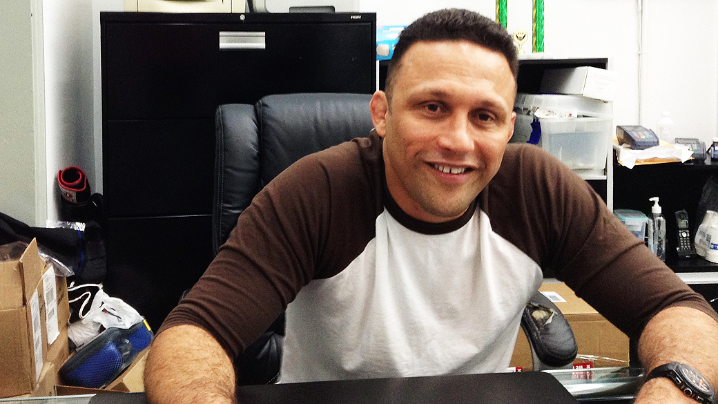 Renzo Gracie no escritório da academia no centro de de Nova York