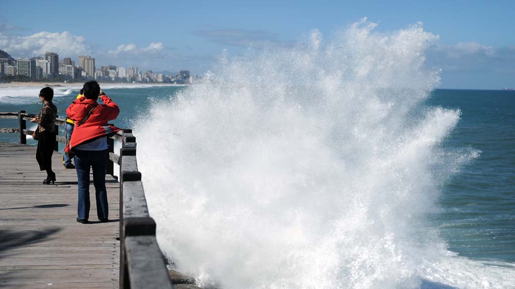 Frente fria pode causar ressaca no litoral do Sudeste, alerta Marinha